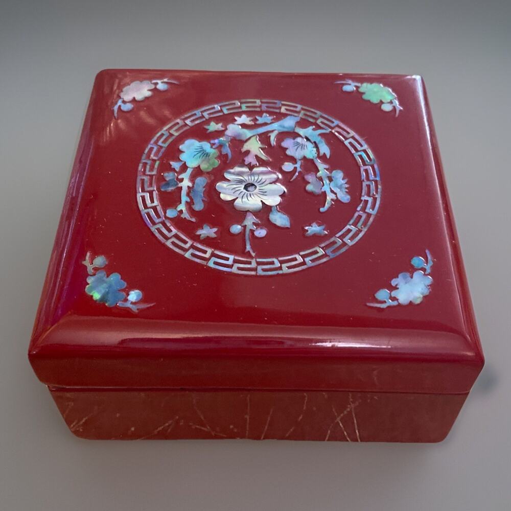 Vintage Japanese Red Lacquerware Box Mother Of Pearl Floral Decorations 4.5"squ.